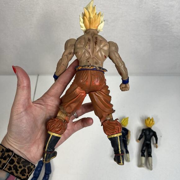 DBZ Movie Collection Battle Damaged S.S Goku Figure Specialty Dragon Ball Z - Picture 5 of 16